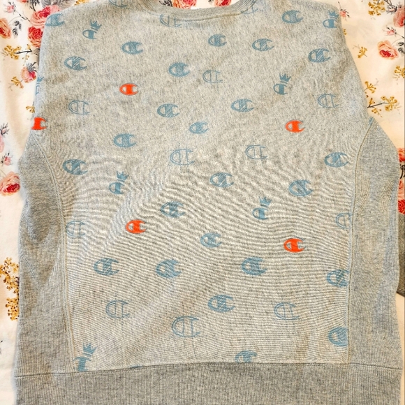 Champion size small gray crew neck sweater C logo pattern - Picture 3 of 5